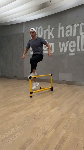 Тут лучше перепрыгнуть, чем обойти