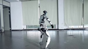 В Китае каратэ - робот.mp4