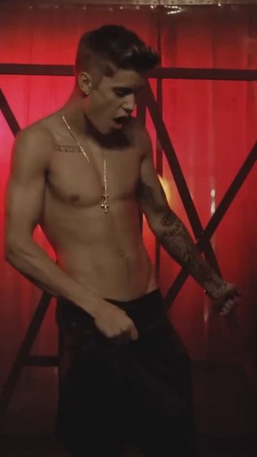 ЧТО он ТВОРИТ?! #джастинбибер #бибер #justinbieber #музыка #песни #танцы #shorts смотреть онлайн