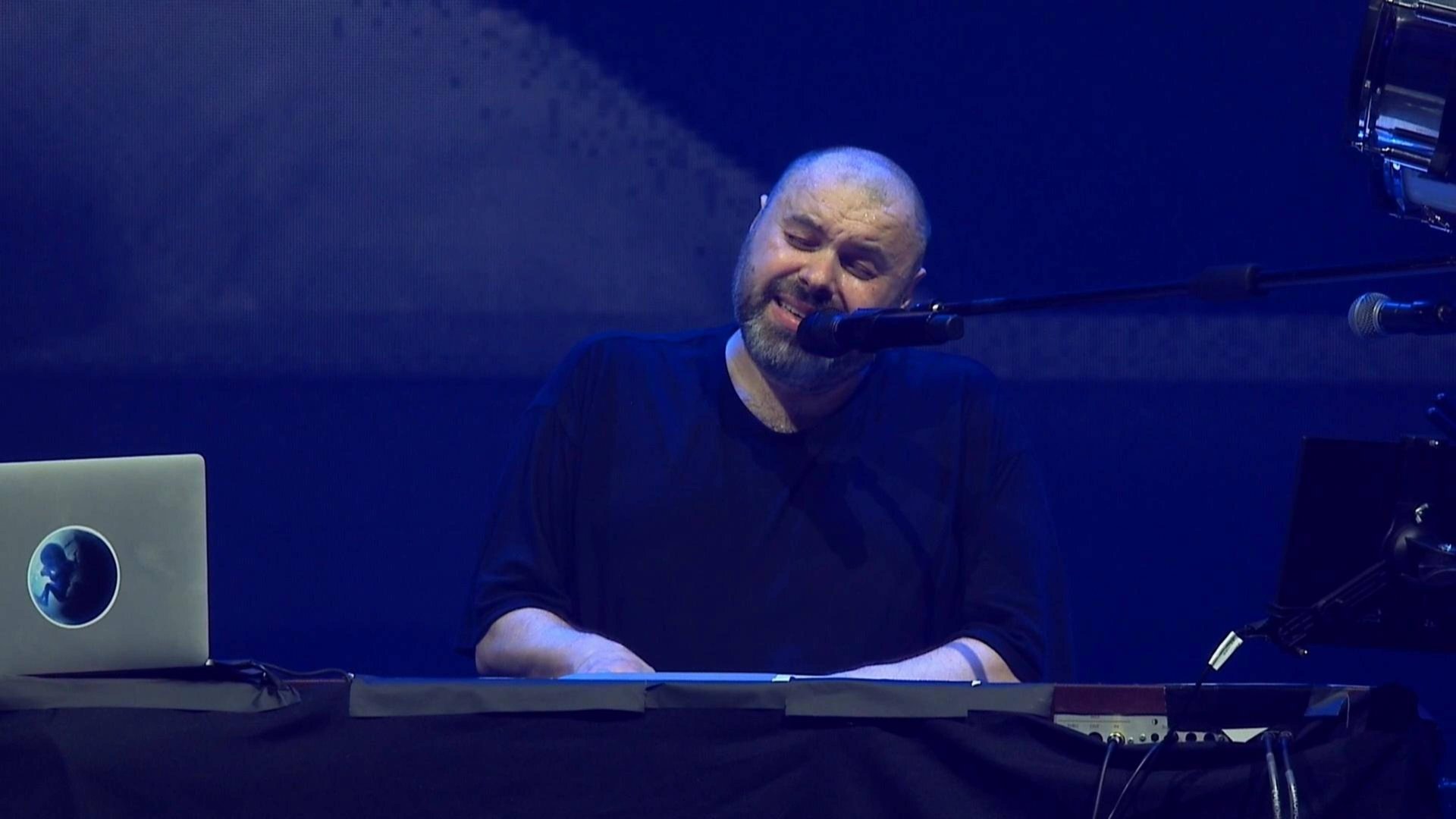 Максим Фадеев - Танцы на стеклах (Live 2025) смотреть онлайн