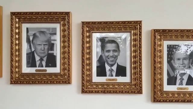 Трамп заменил фото Байдена в «президентской аллее славы» в Белом доме на фото устройства для подписи смотреть онлайн