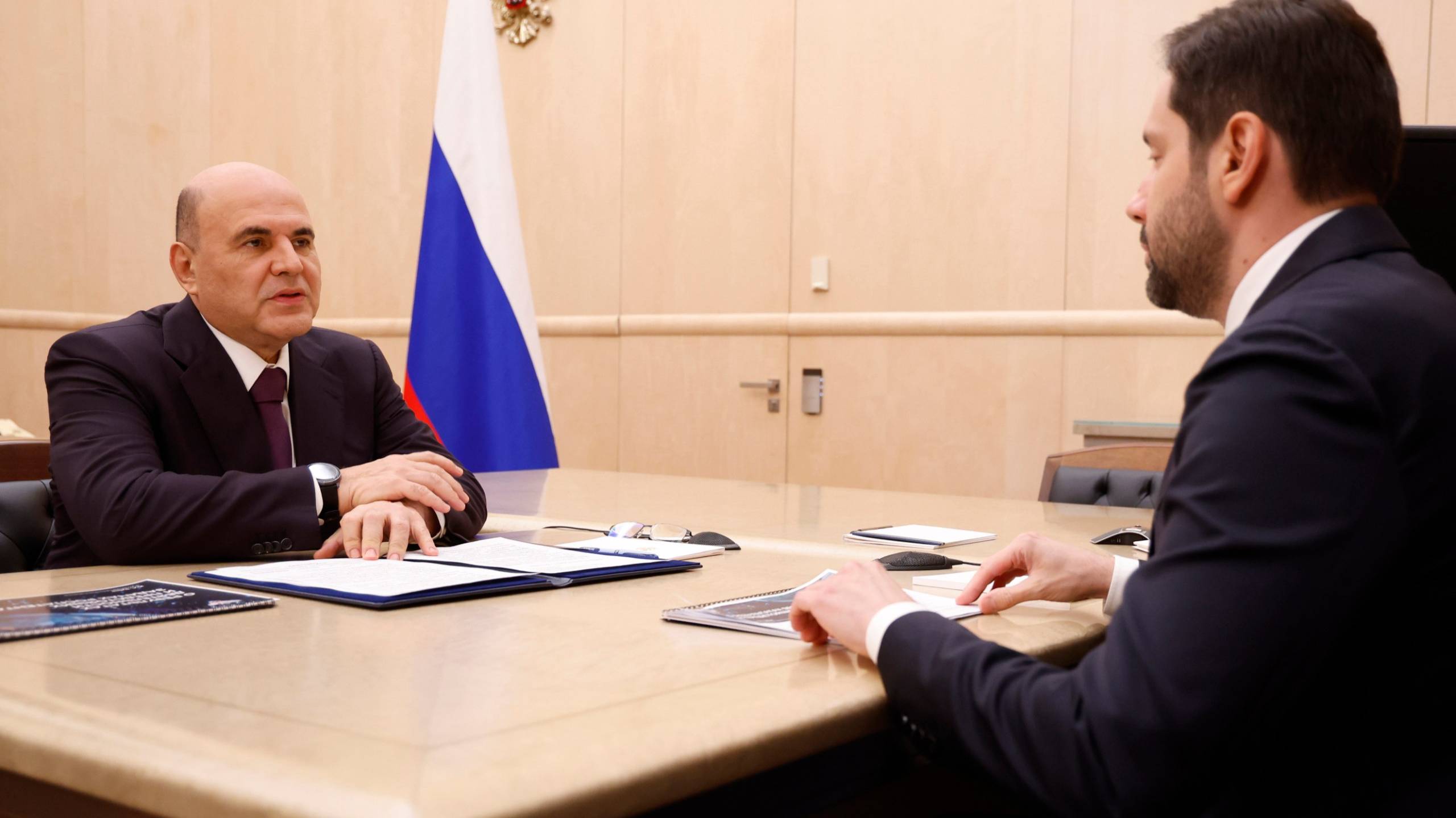 Михаил Мишустин обсудил с руководителем Роспатента Юрием Зубовым влияние ИС на экономику страны