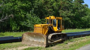 Бульдозер ЧТЗ Т-130. Звук двигателя Д-130. / An old Soviet tractor T-130.
