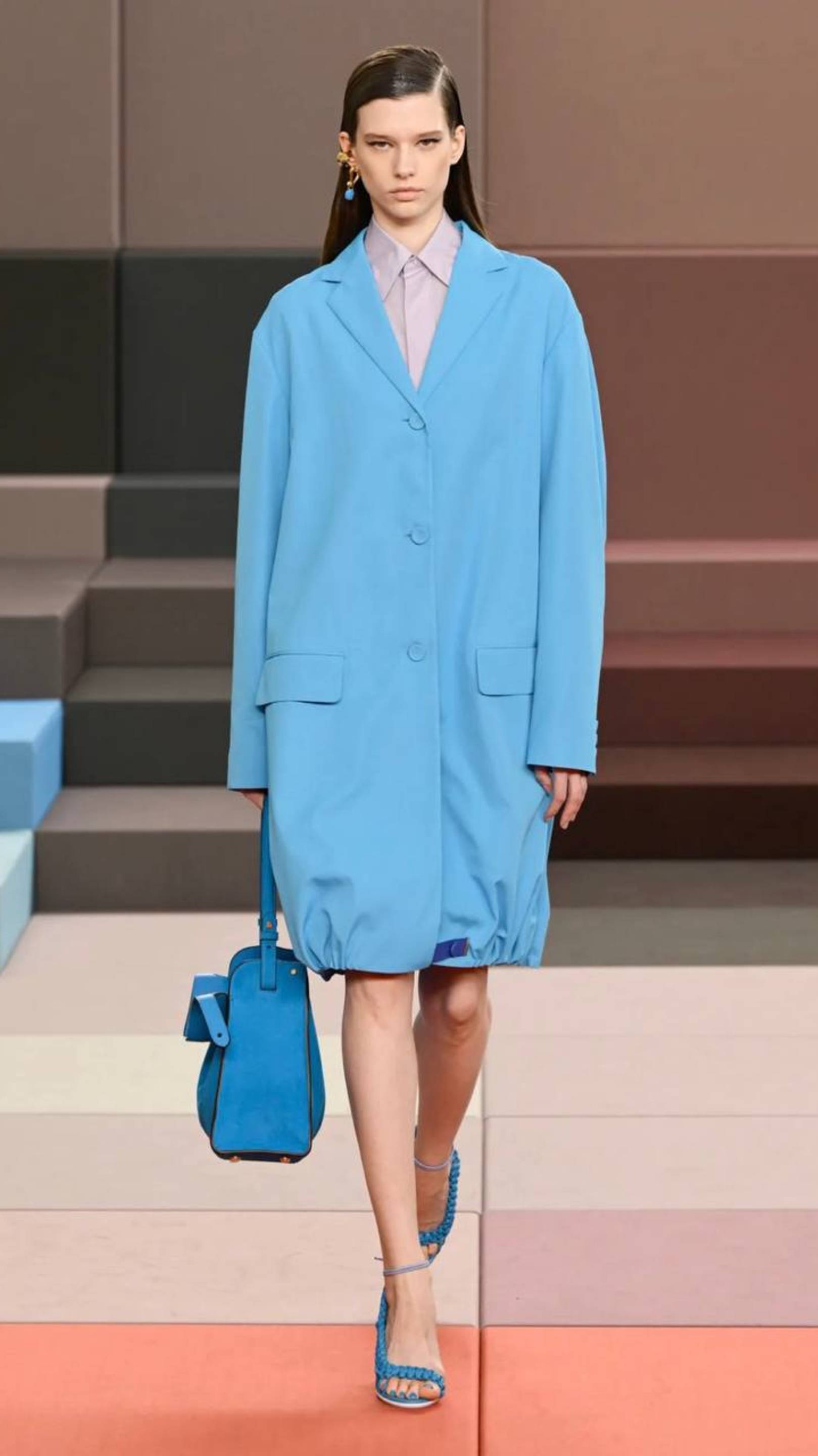 Показе Fendi весна 2026, посвящённом столетию бренда смотреть онлайн