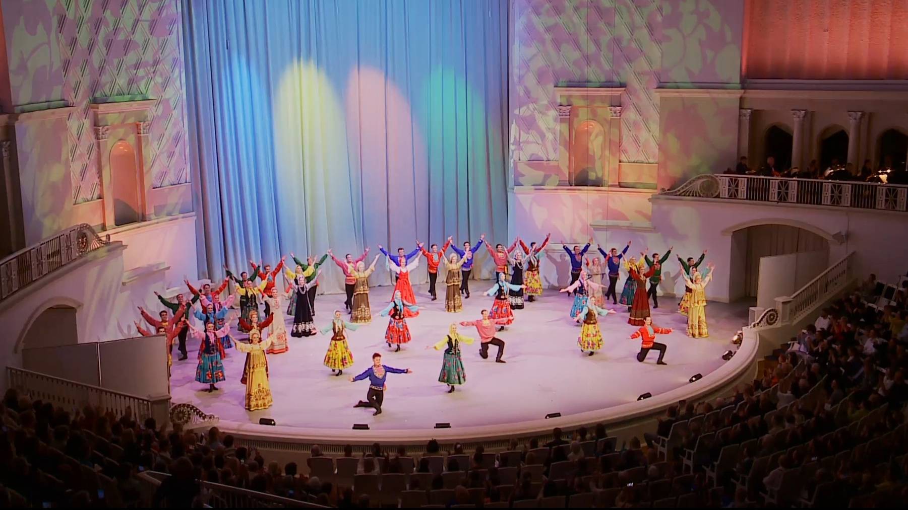 Ансамбль "Берёзка" в КЗ Чайковского. The Beryozka ensemble at the Tchaikovsky Concert Hall. смотреть онлайн