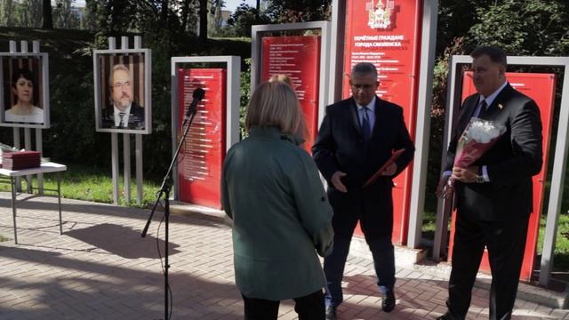 Произошла ежегодная смена портретов - фотографий передовиков производства на доске почёта смотреть онлайн