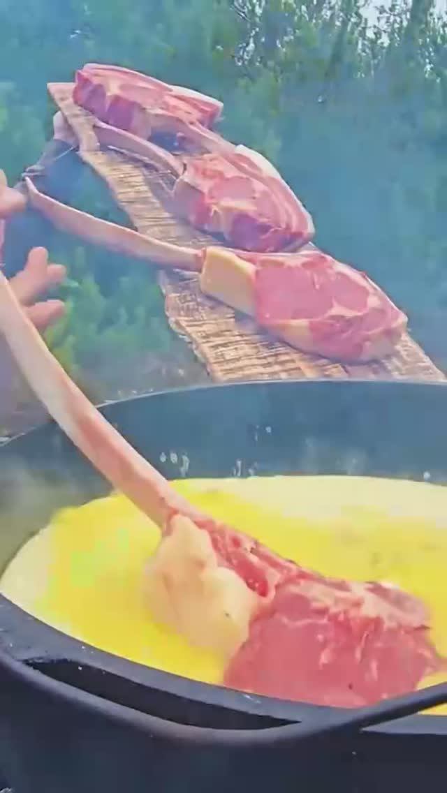 Этот метод приготовления стейков в масляной ванне — просто БЕЗУМИЕ! 🧈🥩 смотреть онлайн