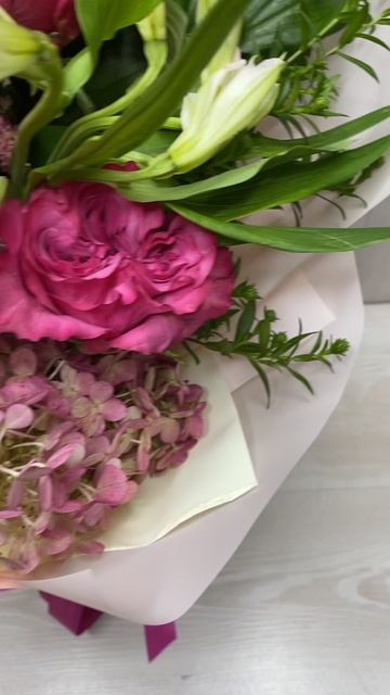 Букет из роз Кантри Блюз и альстромерий смотреть онлайн