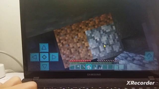 играю в карманный Майнкрафт на старом ноутбуке.mp4 смотреть онлайн