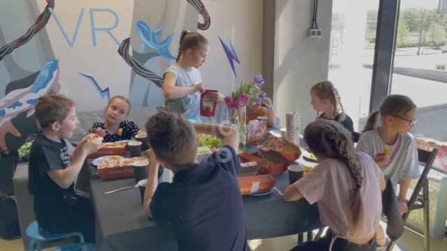 День Рождения в MIR VR на Бухарестской смотреть онлайн