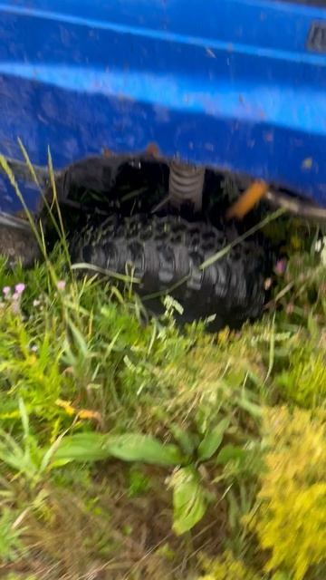 Сузуки эскудо , в ямке из которой вышел на легке