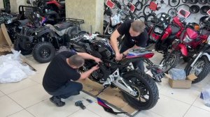 Сборка мотоцикла FALCON PRIME, весь процесс за 3 минуты.