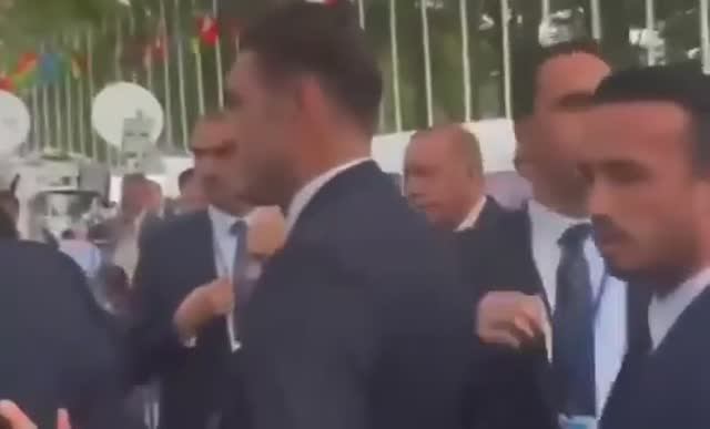 Эрдоган вслед за Макроном попал в поле зрения полиции Нью-Йорка (видео) смотреть онлайн