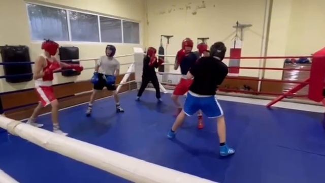 Девочки в боксе есть!! Даниэлла на тренировке