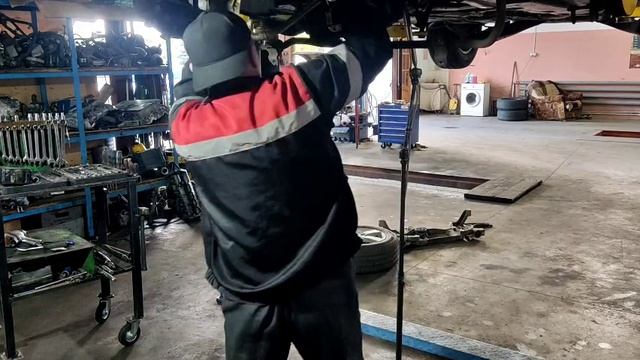 Volkswagen Touran 2,0TDI. Почему выдавливает антифриз из бачка 1 часть