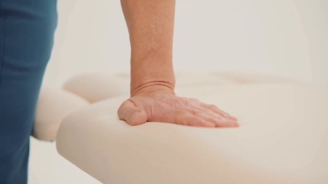 Массажный стационарный стол Mizomed Goodwill Basic. смотреть онлайн