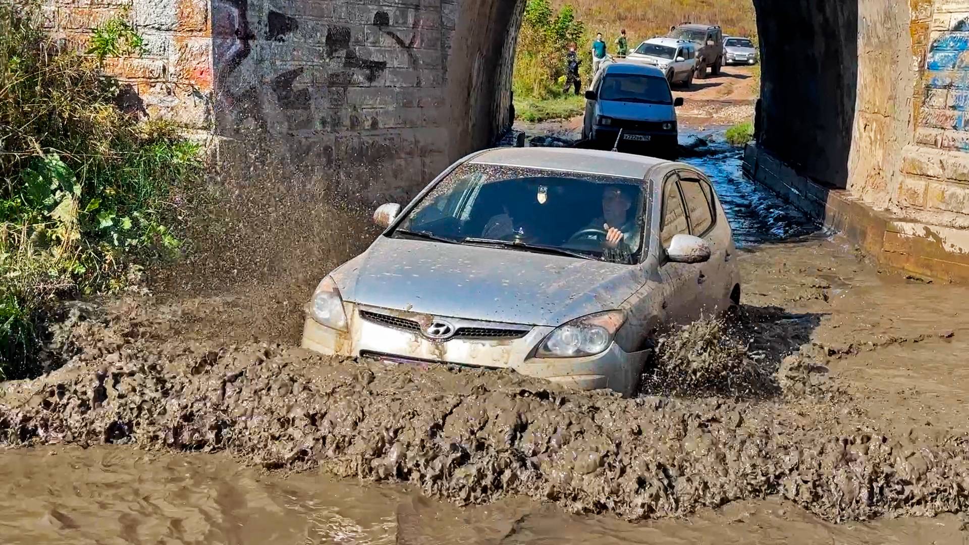 Кто сказал, что для бездорожья нужен внедорожник? Наши LADA и Hyundai сломали стереотипы смотреть онлайн