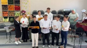 Кружится и падает ♥️ христианская песня