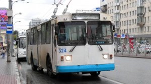 Троллейбус Екатеринбурга ЗиУ-682Г-014 [Г0Е] борт. №324 маршрут 26 на остановке "Проспект Ленина"