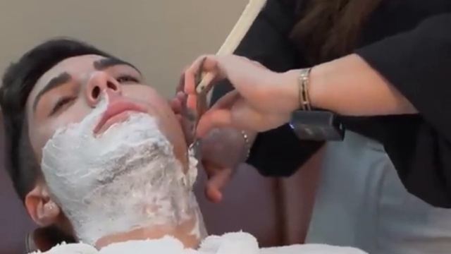 ASMR | WOMAN BARBER смотреть онлайн