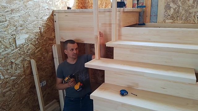 Деревянная лестница на косоурах с площадками. смотреть онлайн