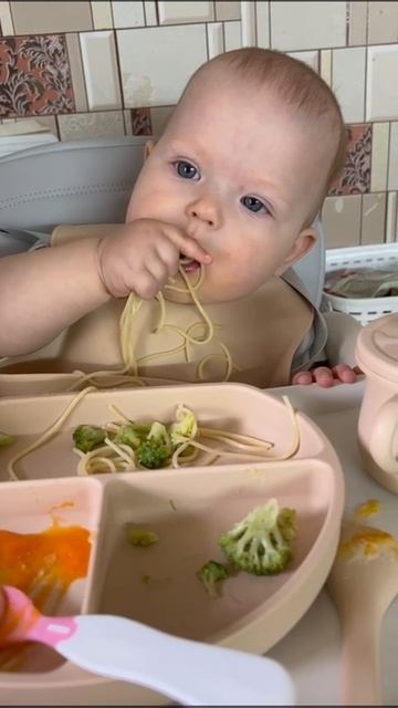 учимся кушать😍.mp4