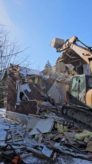 Демонтаж деревянного коттеджа