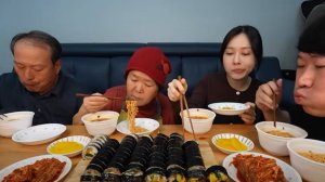 🔥🍲 Мукбанг и Mukbang : КОРЕЙСКАЯ СЕМЬЯ готовит КИМБАП!! 🍙 Современная корейская еда