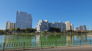 В Москву пришла осень. Прогулка по району Чертаново в солнечный день