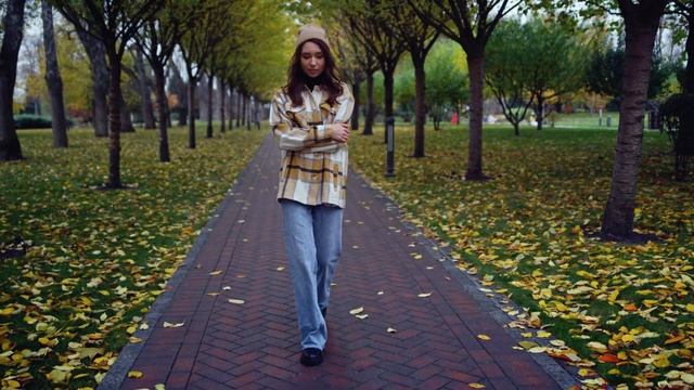 По пустым аллеям парка- ЛЕОН (Алексей Леонов) смотреть онлайн