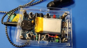 Приемник из набора для наушников . В корпусе и с аккумулятором сами собираем и проверяем.