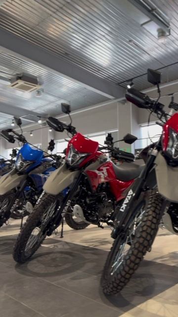 Ataki Crosser 300 - это мотоцикл для покорения бездорожья, путешествий и вылазок на природу! смотреть онлайн