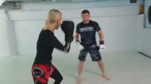 Тренировка с девушками-телохранителями. Михаил Грудев. ИЗВОР