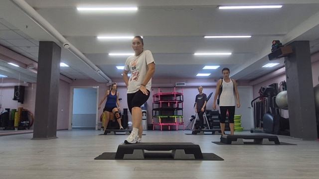 СТЕП АЭРОБИКА ЦЕЛАЯ ТРЕНИРОВКА / STEP AEROBICS смотреть онлайн
