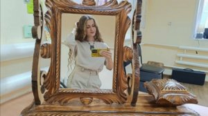 Резное зеркало со шкатулкой.