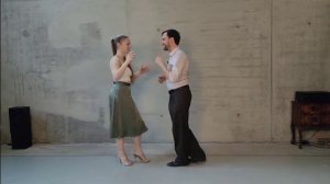 Простая структура милонги, играющая с остановками и траспи