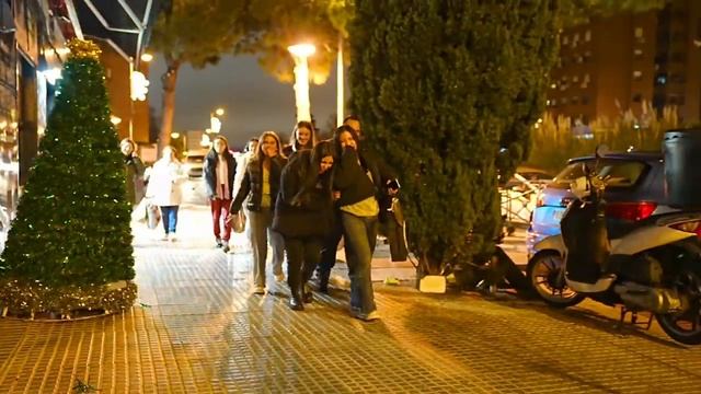 CHRISTMAS TREE PRANK_ SCARING PEOPLE IN SPAIN !!! смотреть онлайн