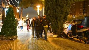 CHRISTMAS TREE PRANK_ SCARING PEOPLE IN SPAIN !!!