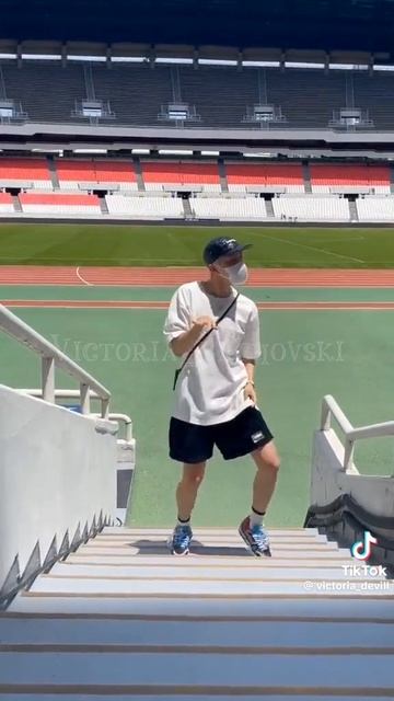 Так может только J-HOPE смотреть онлайн