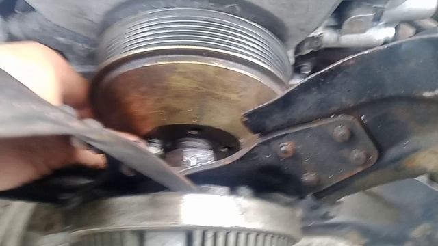 как открутить вентилятор с вискомуфтой на автомобиле УАЗ двигатель ЗМЗ 406 смотреть онлайн