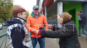 Жительница Балахны разливает спирт по бутылкам, собранным на помойке, и торгует бодягой из квартиры