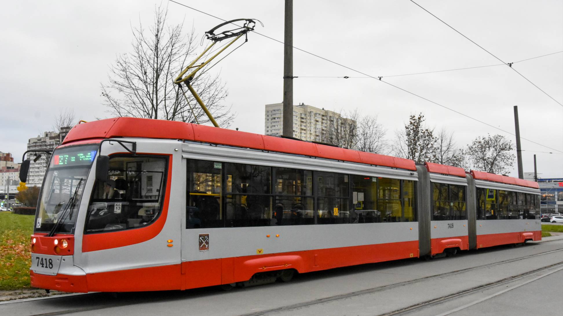 Трамваи КТМ-31 и ЛВС-86К на 27 маршруте Петербурга смотреть онлайн