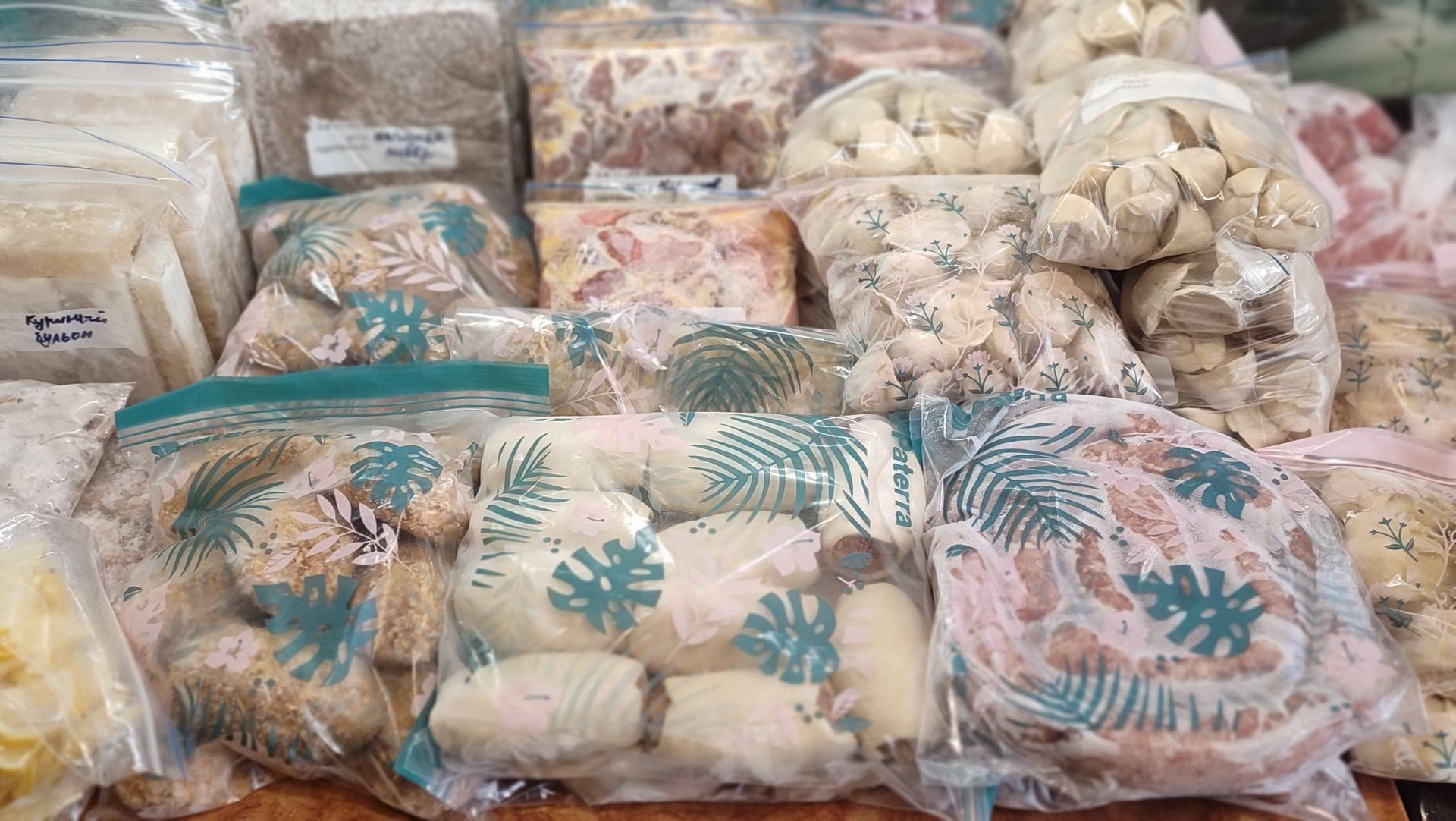 Заготовка полуфабрикатов в морозилку / Preparation of semi-finished products in the freezer смотреть онлайн