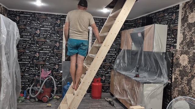 Алексей и Сергей делают лестницу 🪜 смотреть онлайн