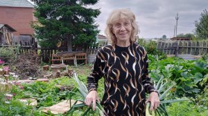 БАБУШКА В ДЕРЕВНЕ: НОВЫЙ ДОМ И ОГОРОД.