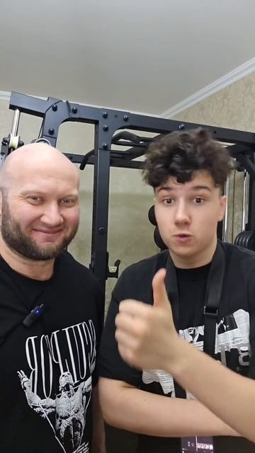 Качки оценили внешность мускулистой девушки смотреть онлайн