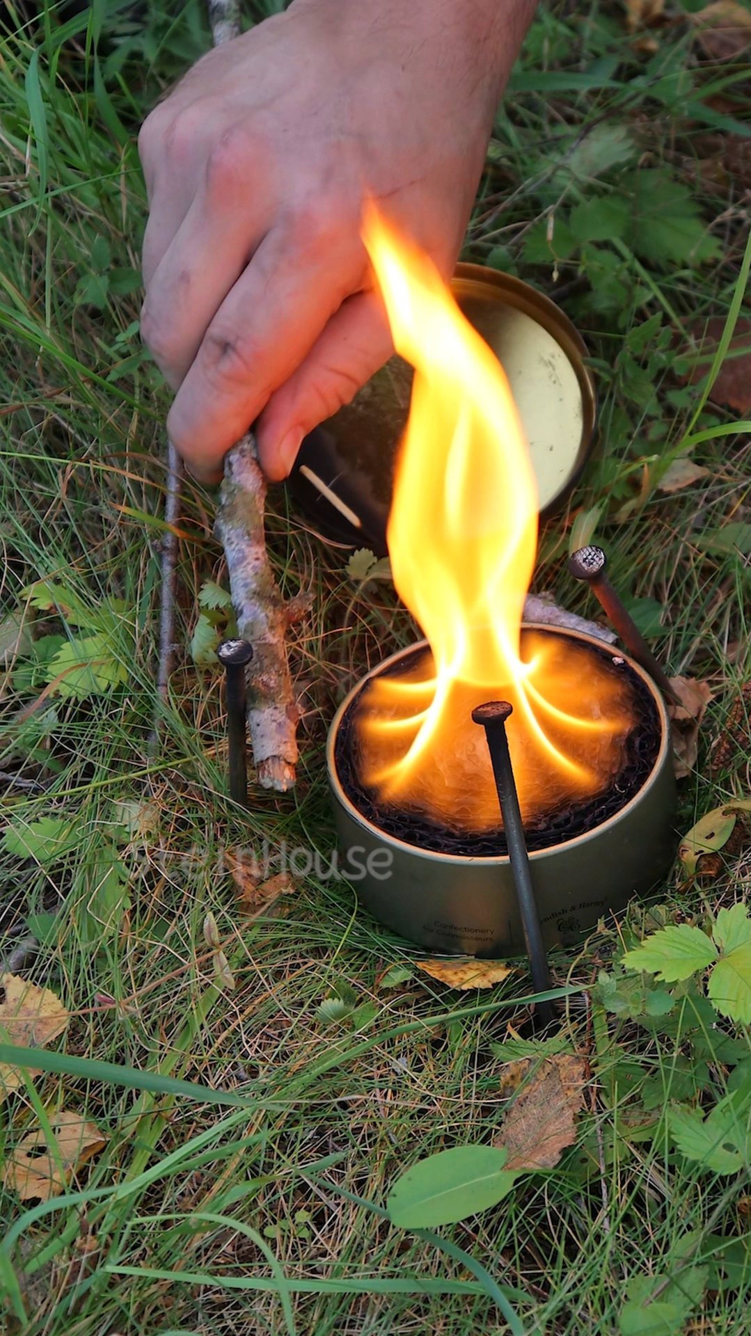 Отличная идея для кемпинга - Как сделать походную свечу из картона и парафина смотреть онлайн