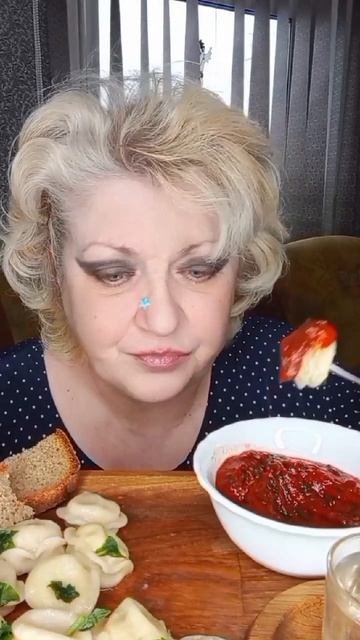 "И ЕМ И ПИЮ ОТ ДУШИ,НЕ ЗАВИДУЙТЕ" смотреть онлайн