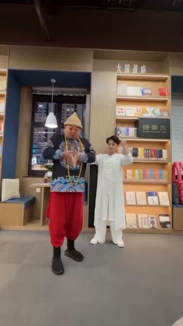 Новый танцевальный тренд! Если видео наберет тысячу лайков то я сделаю убойный ремикс на эту компози