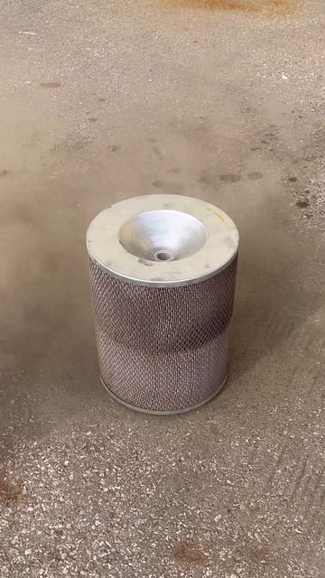 Очистка воздушного фильтра с помощью петарды🤣🤣🤣 смотреть онлайн